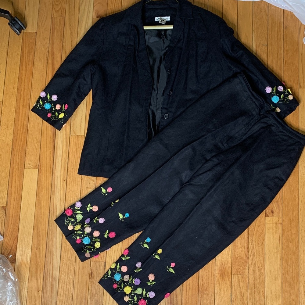 Dressbarn Linen Black Jacket and Pants Set with Floral Embroidery